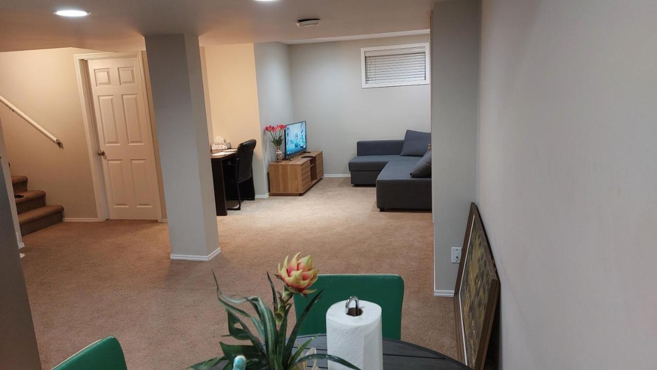 Lovely 1-Bedroom Basement Suite Winnipeg Exteriör bild